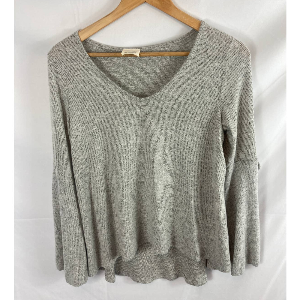 38 Caution to the wind soft bell sleeve heather grey top size small